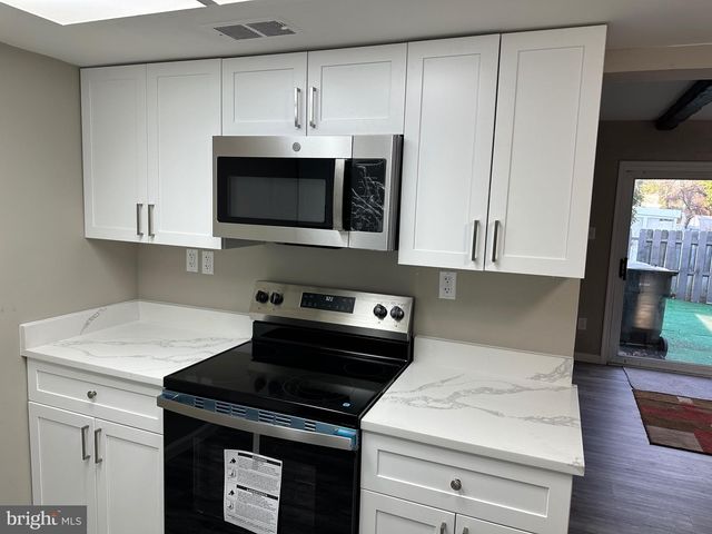 2 RUSCOMBE CT, Willingboro, NJ 08046