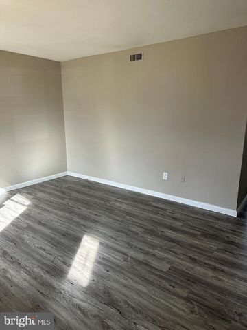 2 RUSCOMBE CT, Willingboro, NJ 08046