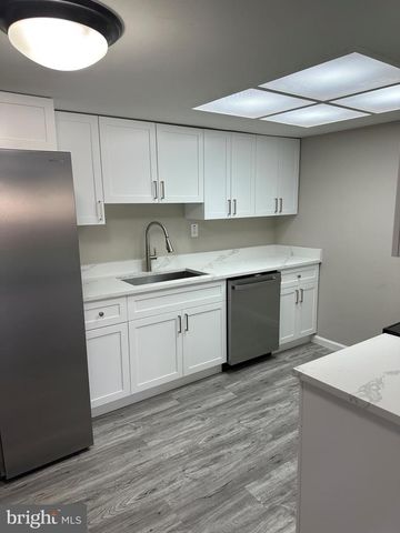 2 RUSCOMBE CT, Willingboro, NJ 08046