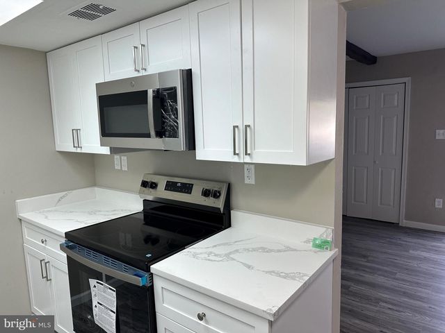 2 RUSCOMBE CT, Willingboro, NJ 08046