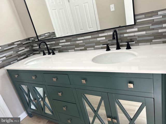 2 RUSCOMBE CT, Willingboro, NJ 08046