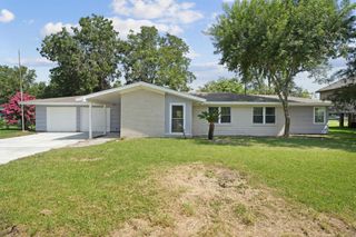 606 Meadowlawn Street, Shoreacres, TX 77571