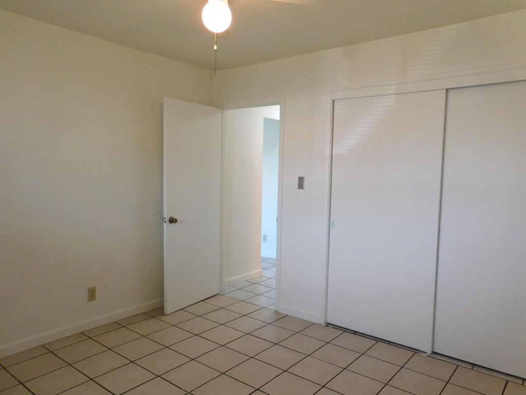 Image 5 of property listing at 4186 E Ashlan, Fresno, CA 93726