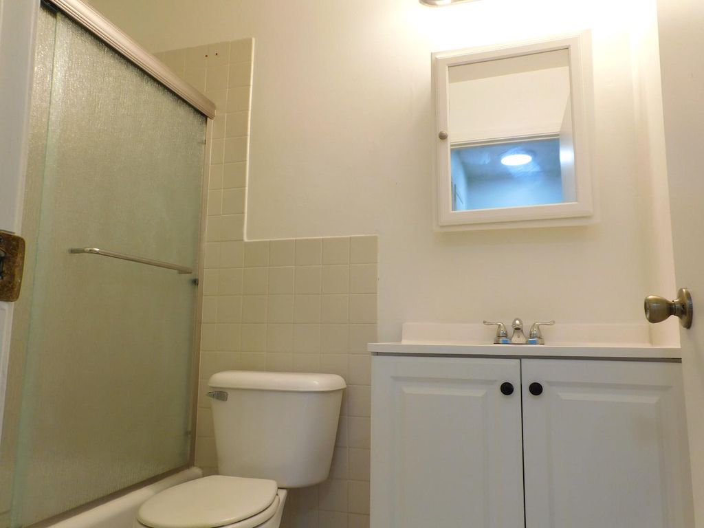 Image 6 of property listing at 4186 E Ashlan, Fresno, CA 93726