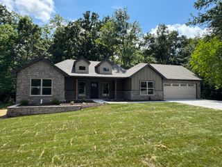 2701 W HENLEY DR, Columbia, MO 65202