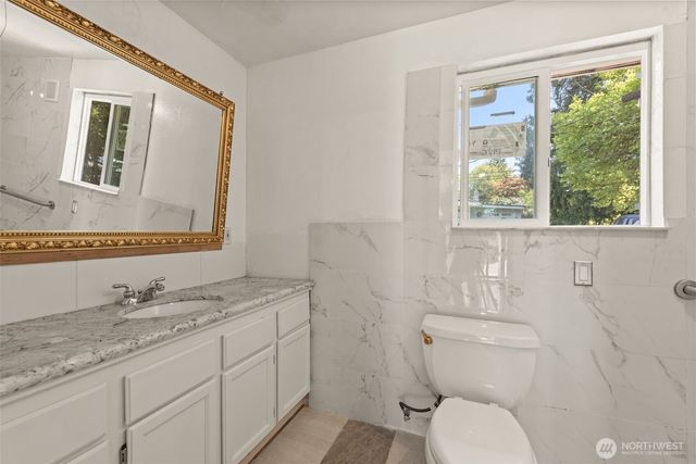 13721 37th Avenue NE, Seattle, WA 98125
