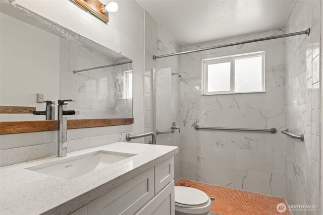 13721 37th Avenue NE, Seattle, WA 98125
