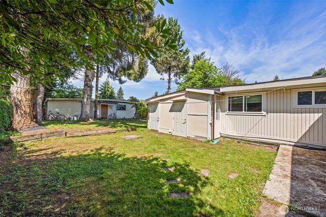13721 37th Avenue NE, Seattle, WA 98125