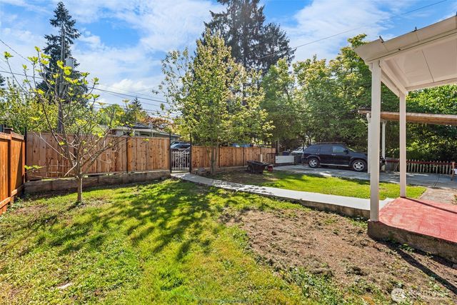 13721 37th Avenue NE, Seattle, WA 98125