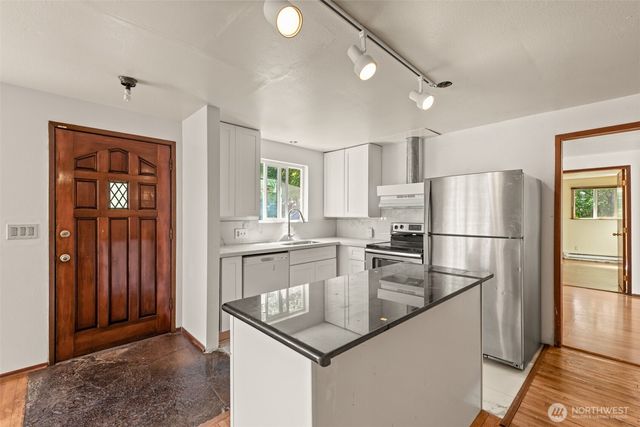 13721 37th Avenue NE, Seattle, WA 98125