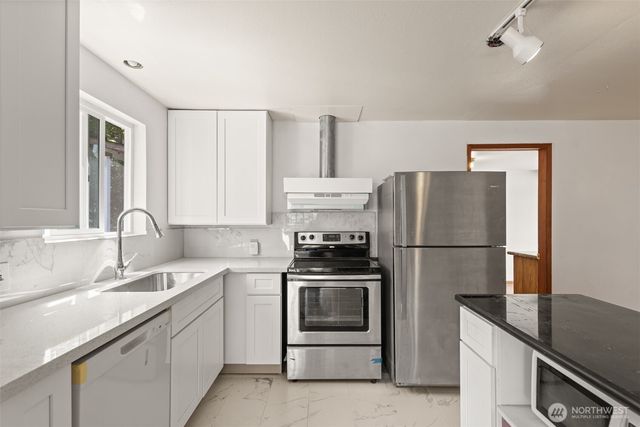 13721 37th Avenue NE, Seattle, WA 98125