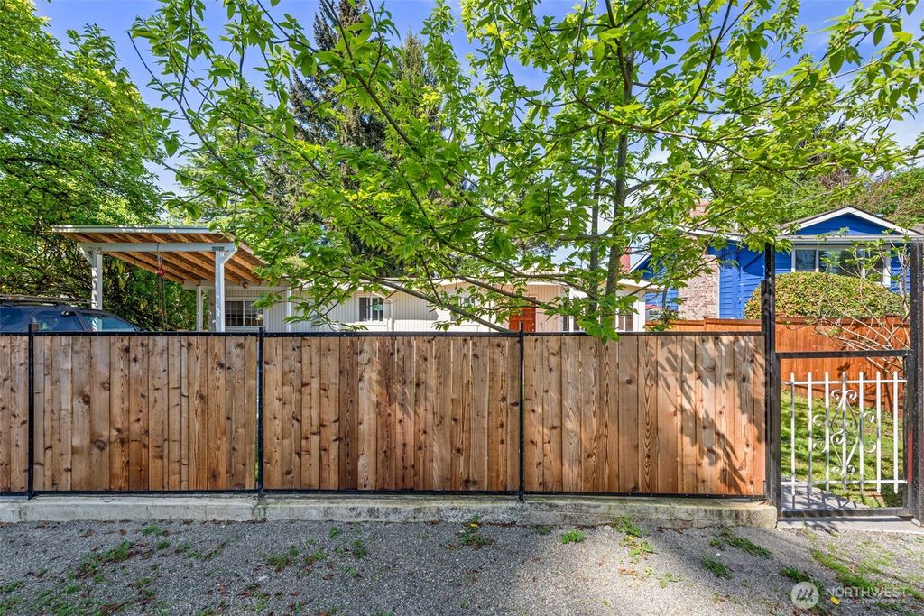 13721 37th Avenue NE, Seattle, WA 98125