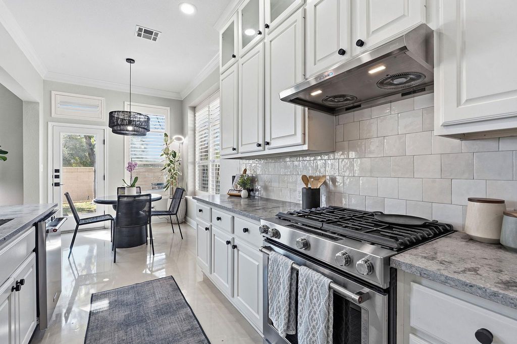 5000 Mission Oaks BLVD 30, Austin, TX 78735