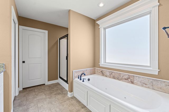 11 Tradewinds Dr, Cabot, AR 72023