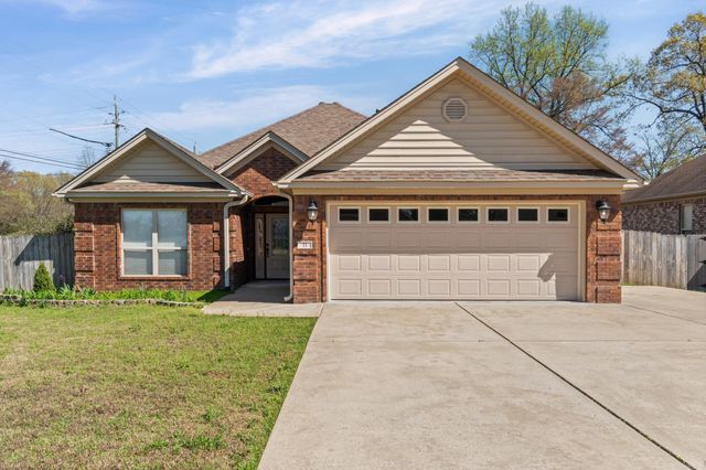 11 Tradewinds Dr, Cabot, AR 72023