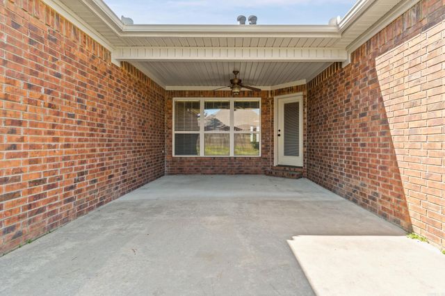 11 Tradewinds Dr, Cabot, AR 72023