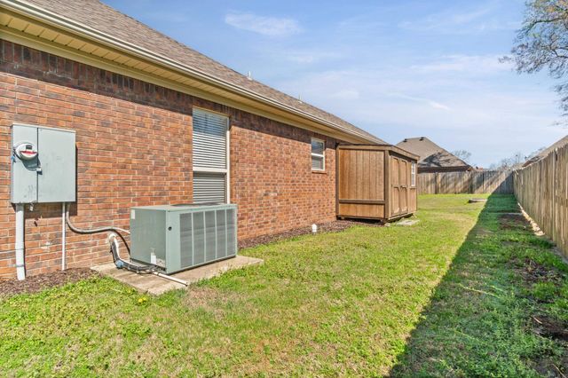 11 Tradewinds Dr, Cabot, AR 72023