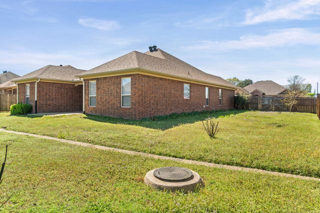 11 Tradewinds Dr, Cabot, AR 72023