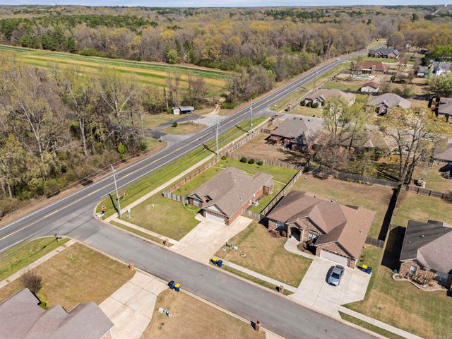 11 Tradewinds Dr, Cabot, AR 72023