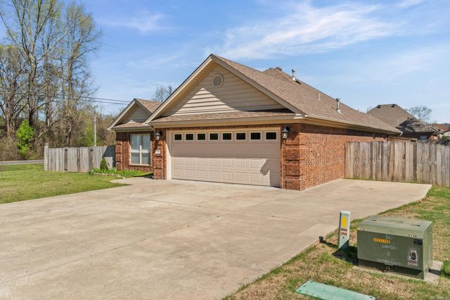 11 Tradewinds Dr, Cabot, AR 72023