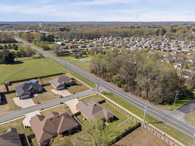 11 Tradewinds Dr, Cabot, AR 72023