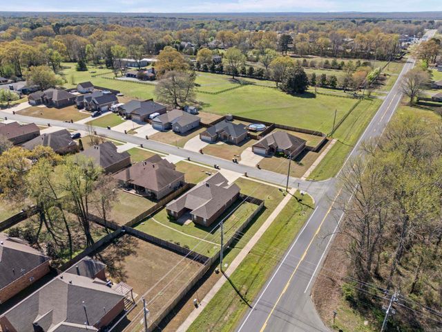 11 Tradewinds Dr, Cabot, AR 72023