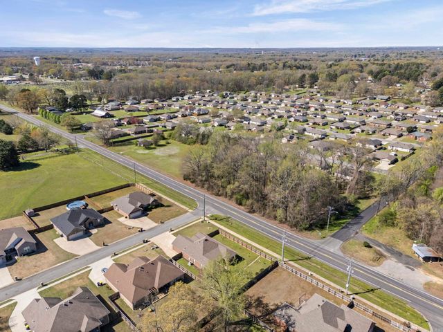 11 Tradewinds Dr, Cabot, AR 72023