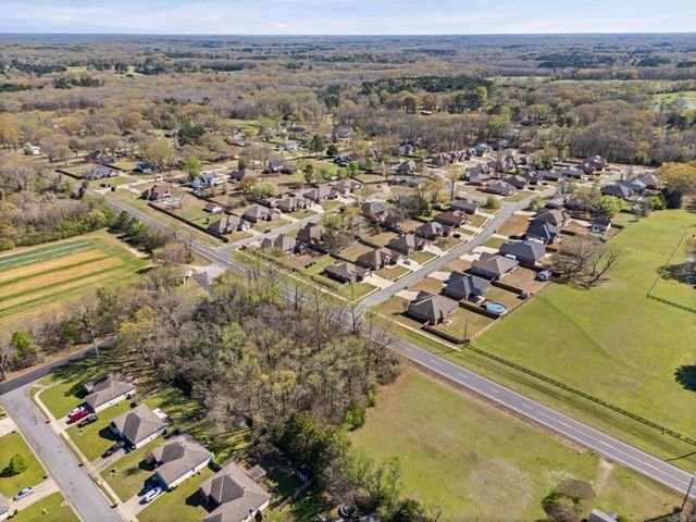 11 Tradewinds Dr, Cabot, AR 72023