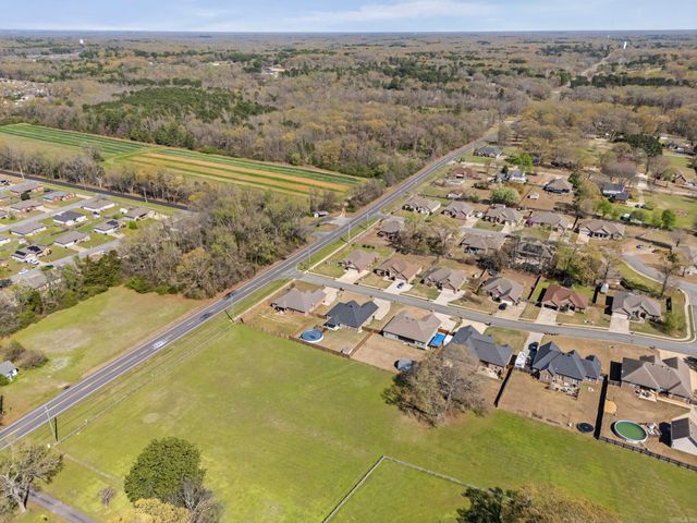 11 Tradewinds Dr, Cabot, AR 72023