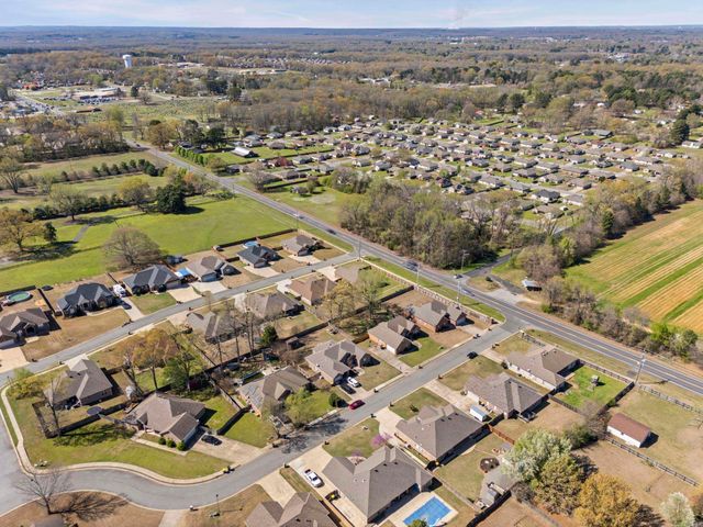 11 Tradewinds Dr, Cabot, AR 72023