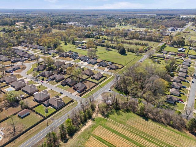 11 Tradewinds Dr, Cabot, AR 72023