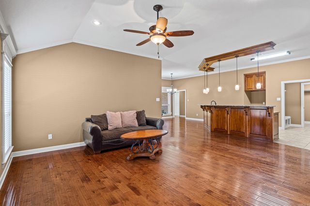 11 Tradewinds Dr, Cabot, AR 72023