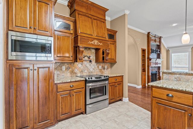 11 Tradewinds Dr, Cabot, AR 72023