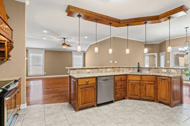 11 Tradewinds Dr, Cabot, AR 72023