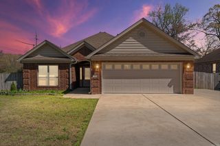 11 Tradewinds Dr, Cabot, AR 72023