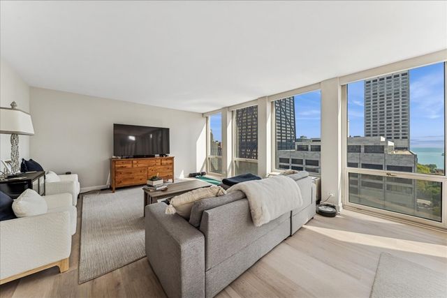 111 E Chestnut Street 22K, Chicago, IL 60611