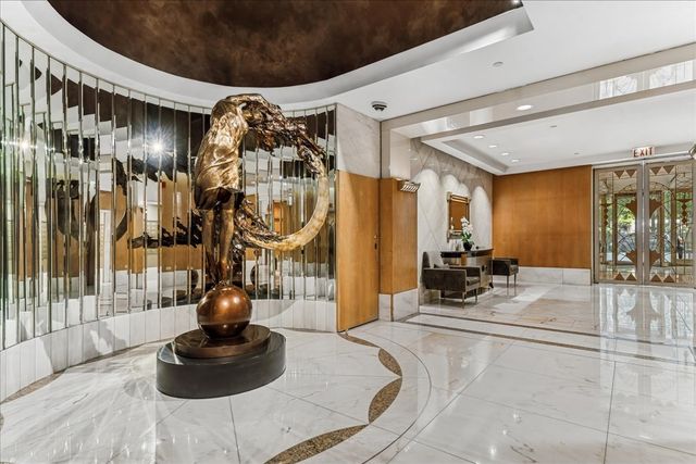 111 E Chestnut Street 22K, Chicago, IL 60611