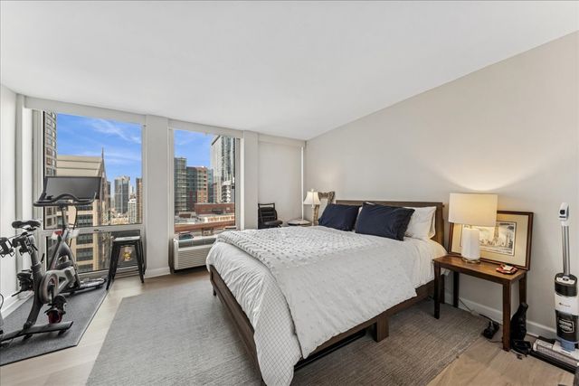 111 E Chestnut Street 22K, Chicago, IL 60611