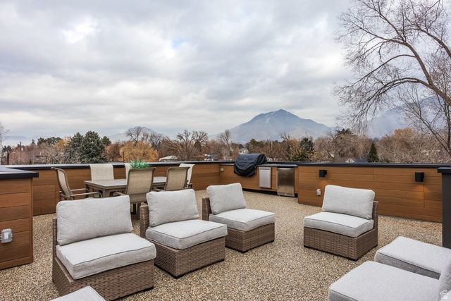 4451 S HOLLADAY PARK LN, Holladay, UT 84124