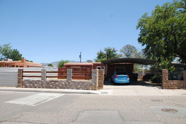 422 CHAMA Street NE, Albuquerque, NM 87108