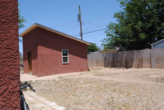 422 CHAMA Street NE, Albuquerque, NM 87108