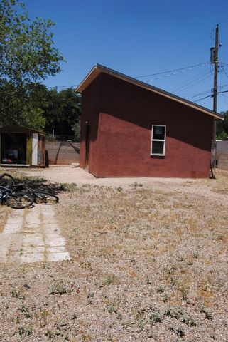 422 CHAMA Street NE, Albuquerque, NM 87108