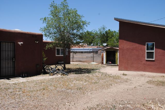 422 CHAMA Street NE, Albuquerque, NM 87108
