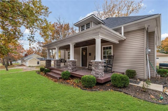 401 E Ely Street, Carrollton, MO 64633