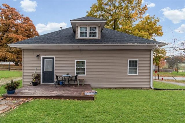 401 E Ely Street, Carrollton, MO 64633