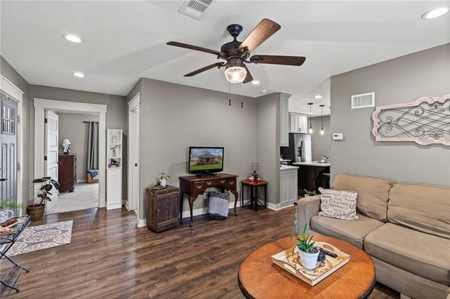 401 E Ely Street, Carrollton, MO 64633