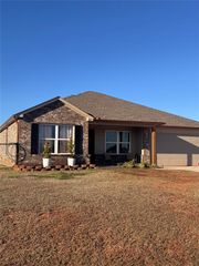 112 Starlight Drive, Shawnee, OK 74804