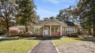 516 College Avenue, Defuniak Springs, FL 32435