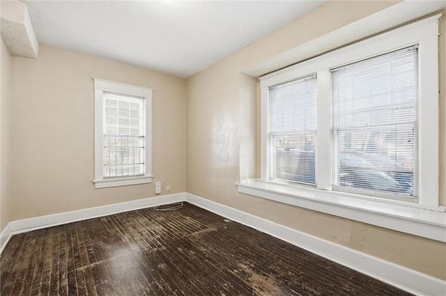 4230 Locust Street, Kansas City, MO 64110