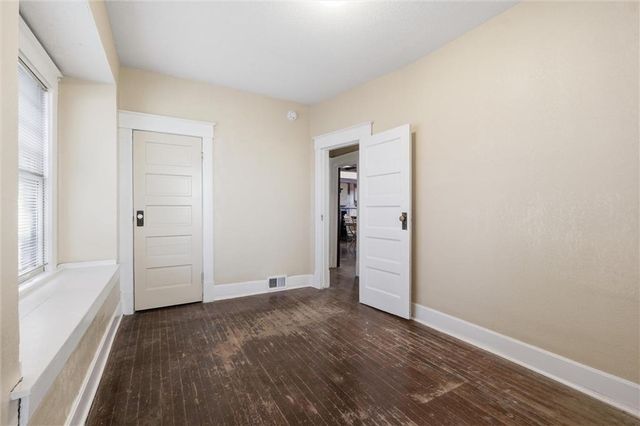4230 Locust Street, Kansas City, MO 64110